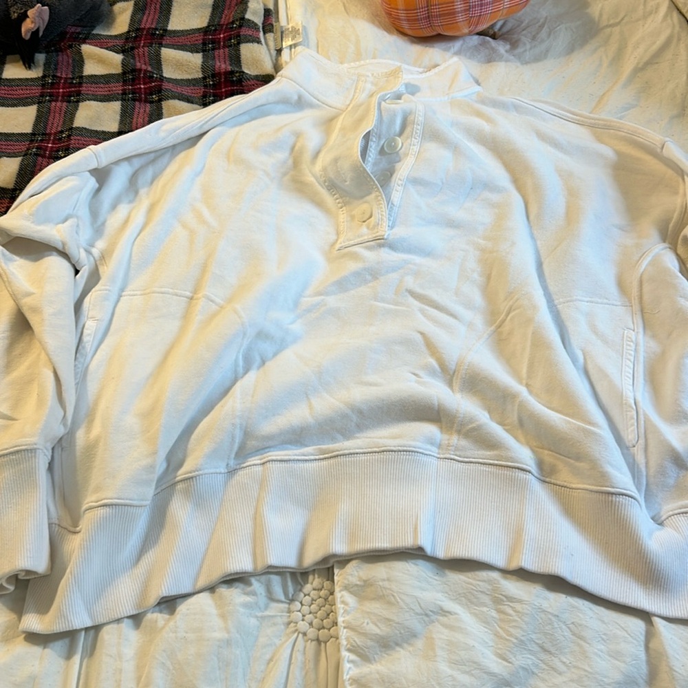 LIGHTLY WORN Women’s white aerie crewneck